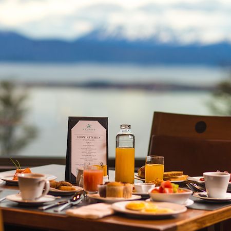 Arakur Ushuaia Resort & Spa Extérieur photo Breakfast at the Lake House