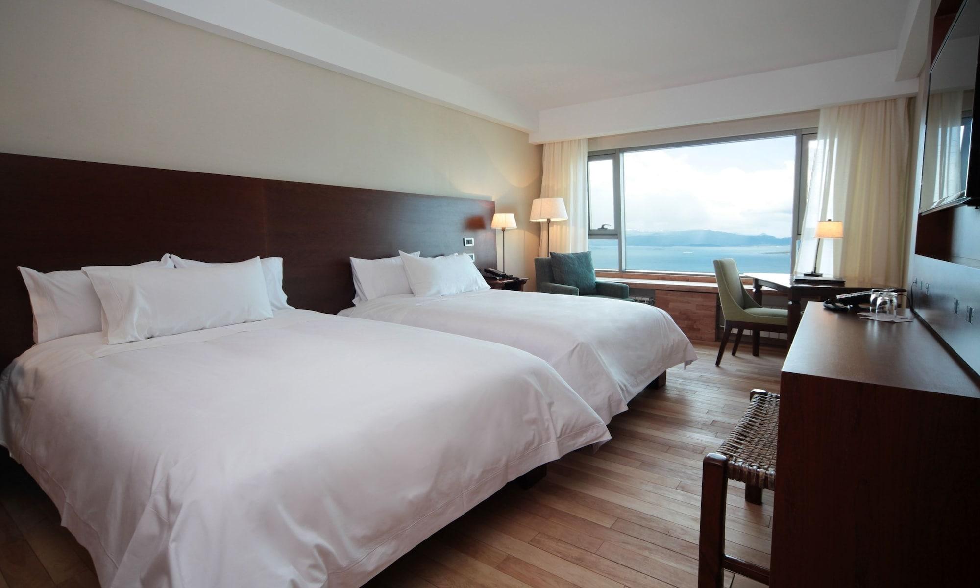 Arakur Ushuaia Resort & Spa Extérieur photo A room at the hotel