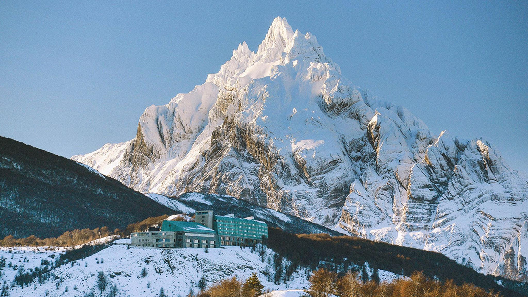 Arakur Ushuaia Resort & Spa Extérieur photo The summit of Mount Manaslu