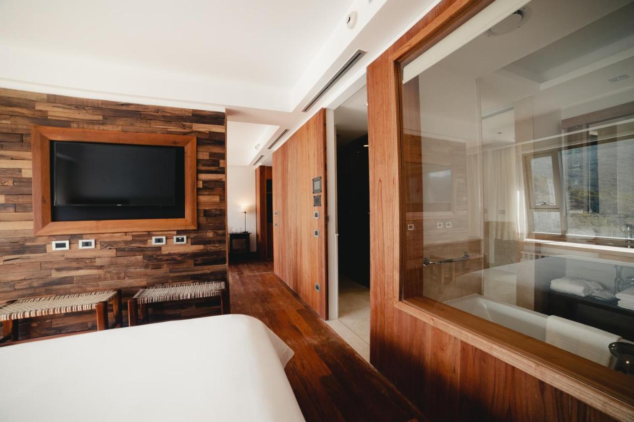 Arakur Ushuaia Resort & Spa Extérieur photo A sliding door