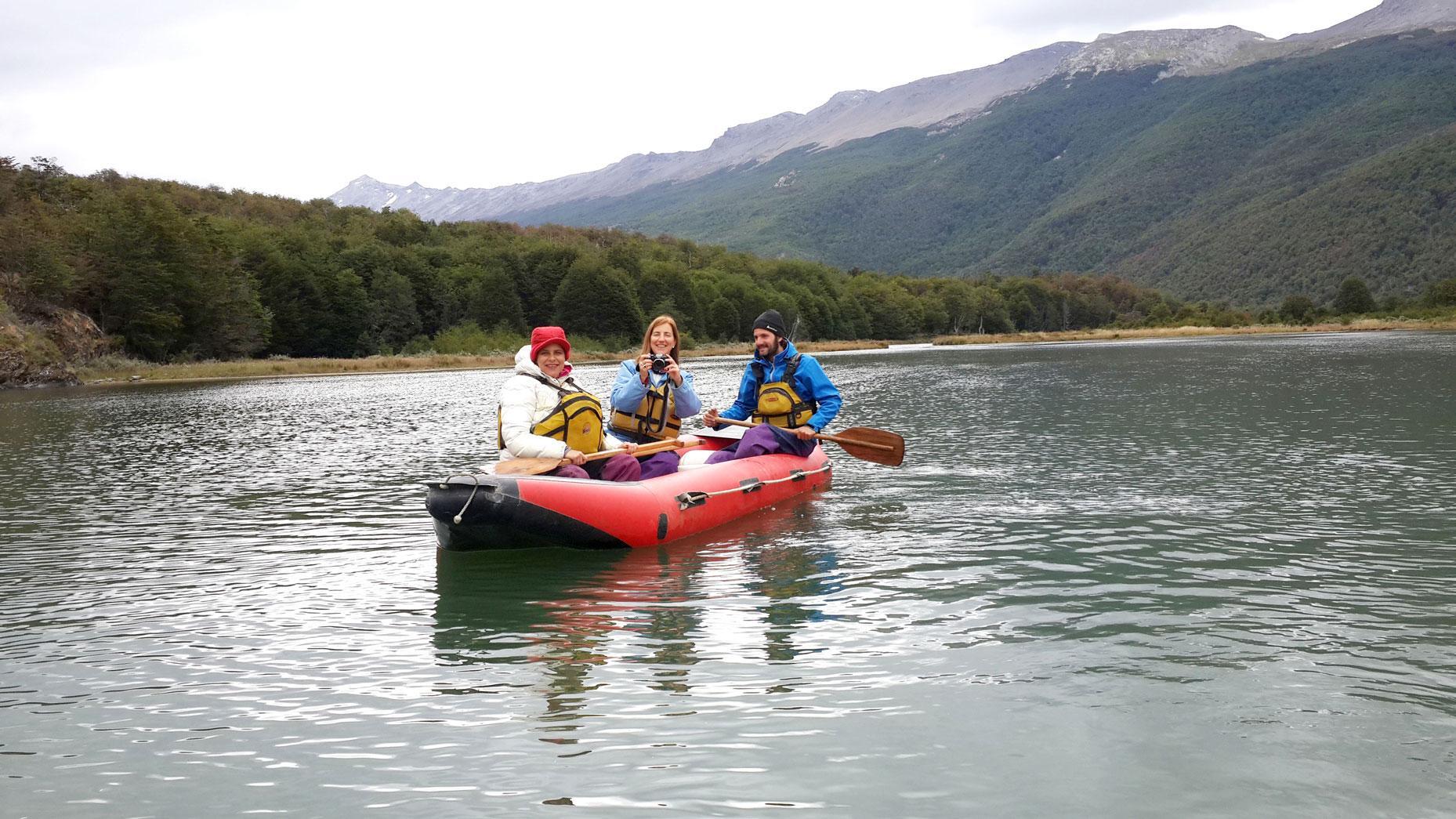 Arakur Ushuaia Resort & Spa Extérieur photo A 3-person inflatable kayak