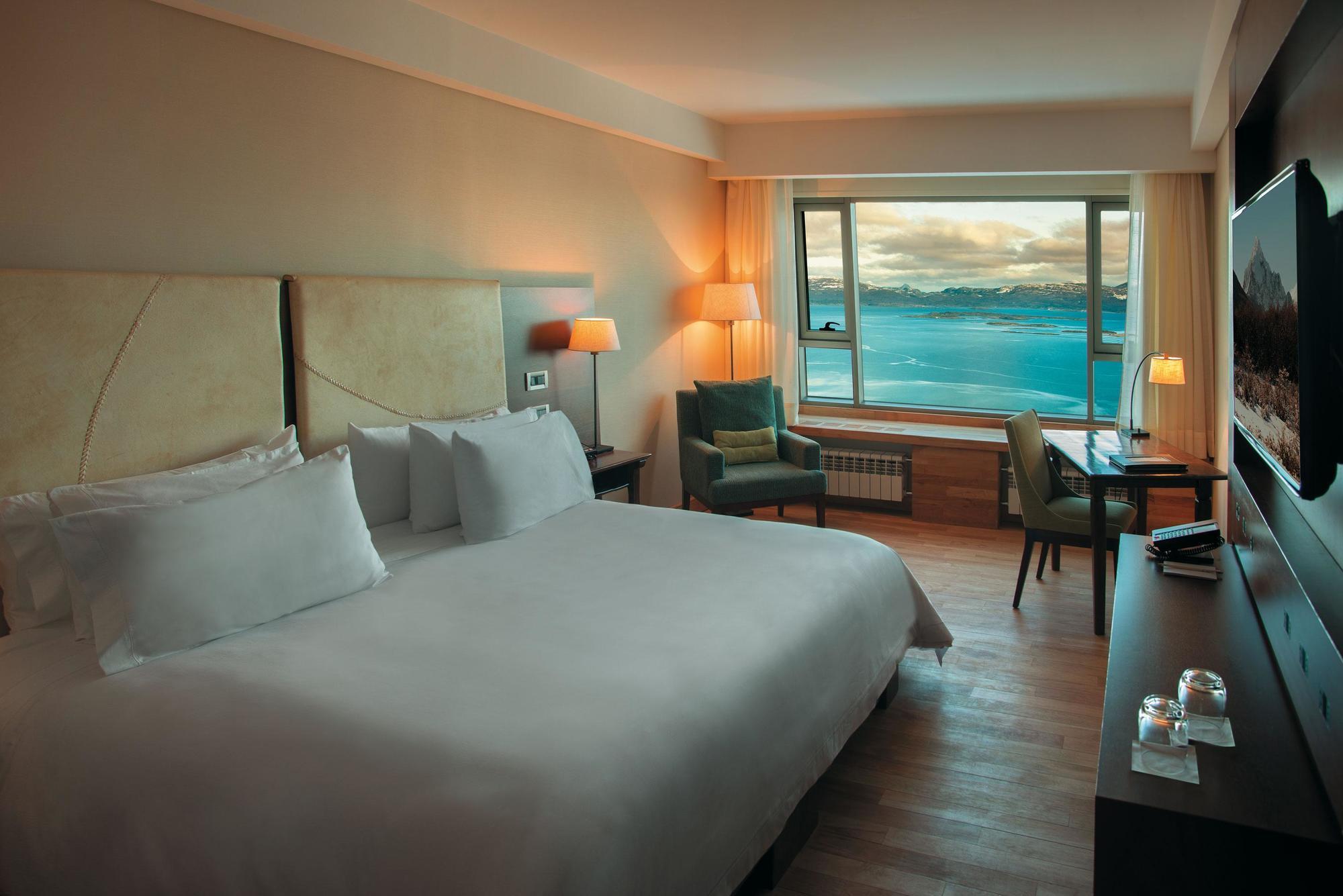 Arakur Ushuaia Resort & Spa Extérieur photo A room at the hotel