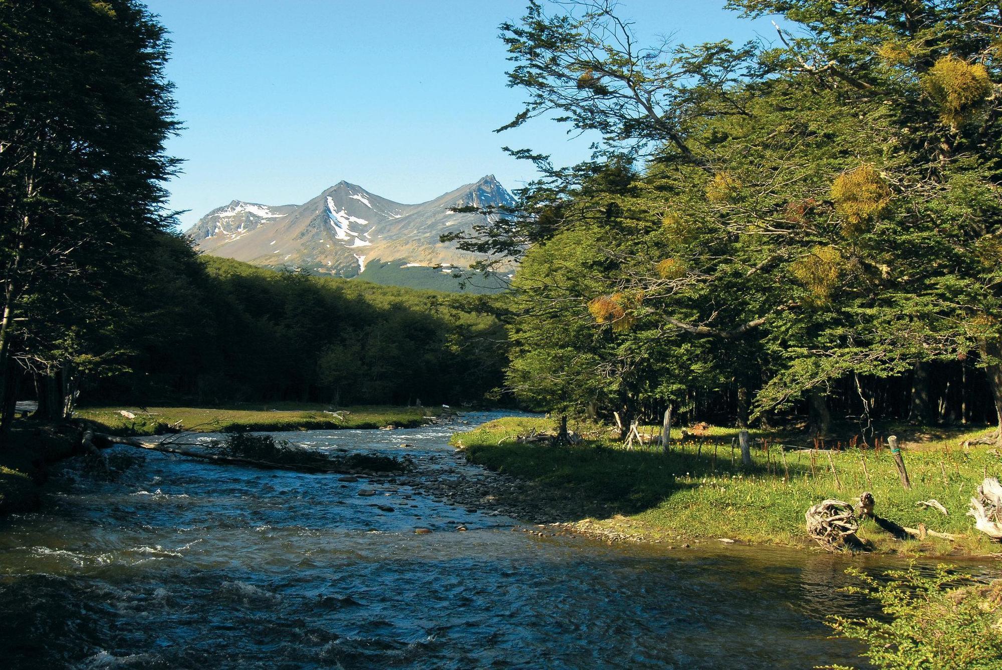 Arakur Ushuaia Resort & Spa Extérieur photo The river near the town of Cumbres